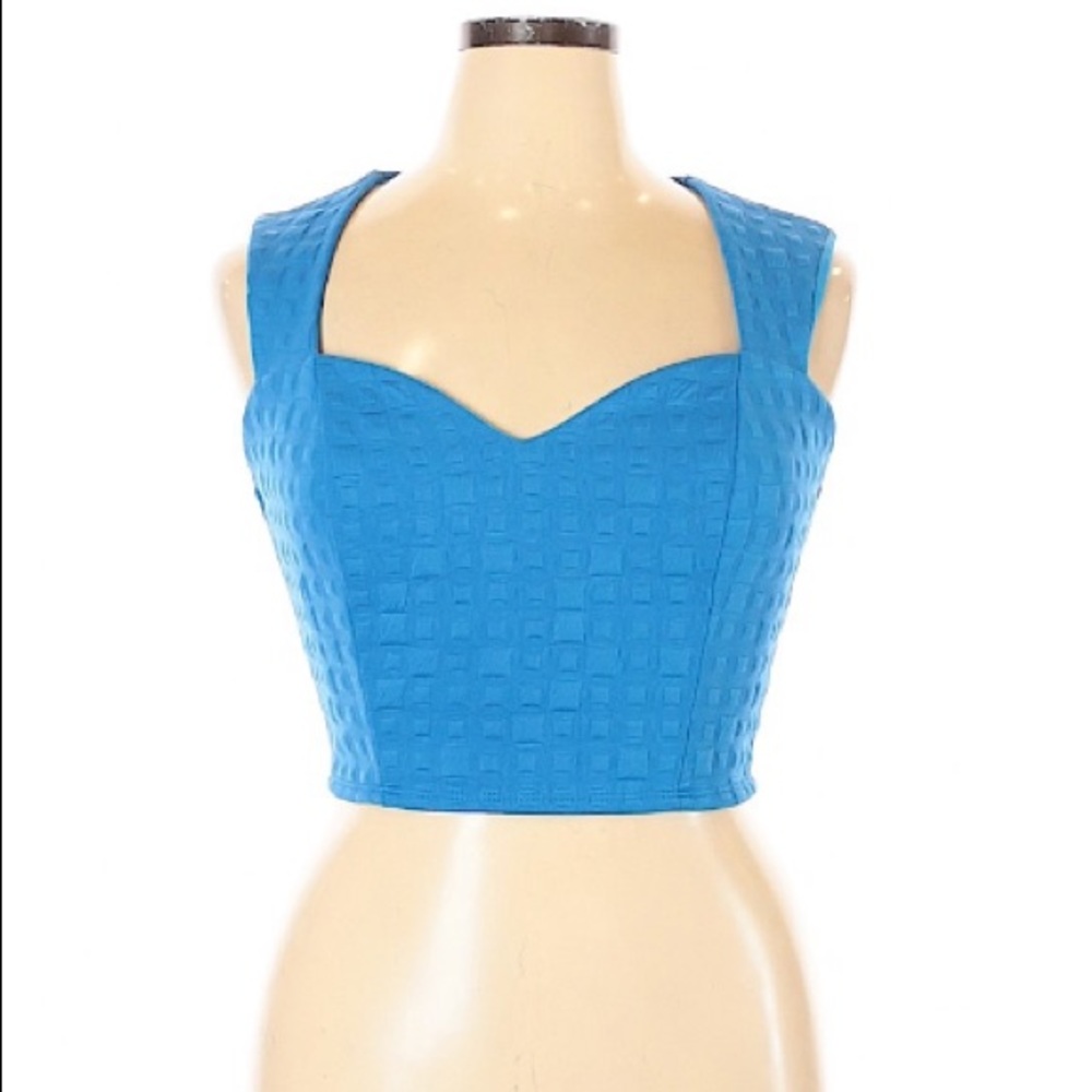 NWT Arden B. Sweetheart Neck Sleeveless Crop top